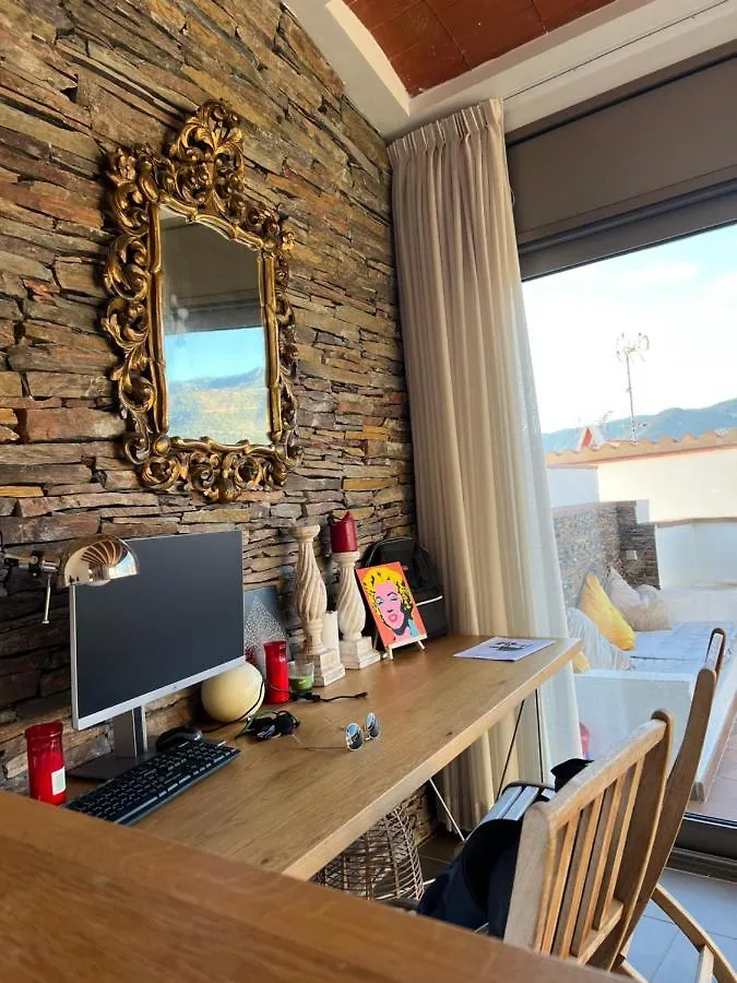 Big Family House In The Center Of El Port De La Selva Apartment